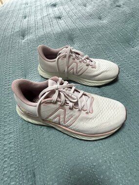 New Balance Fresh Foam EVOZ Women's Pink Running Shoes Size 8